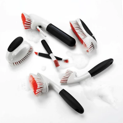 Bàn chải cọ đa năng OXO thumb