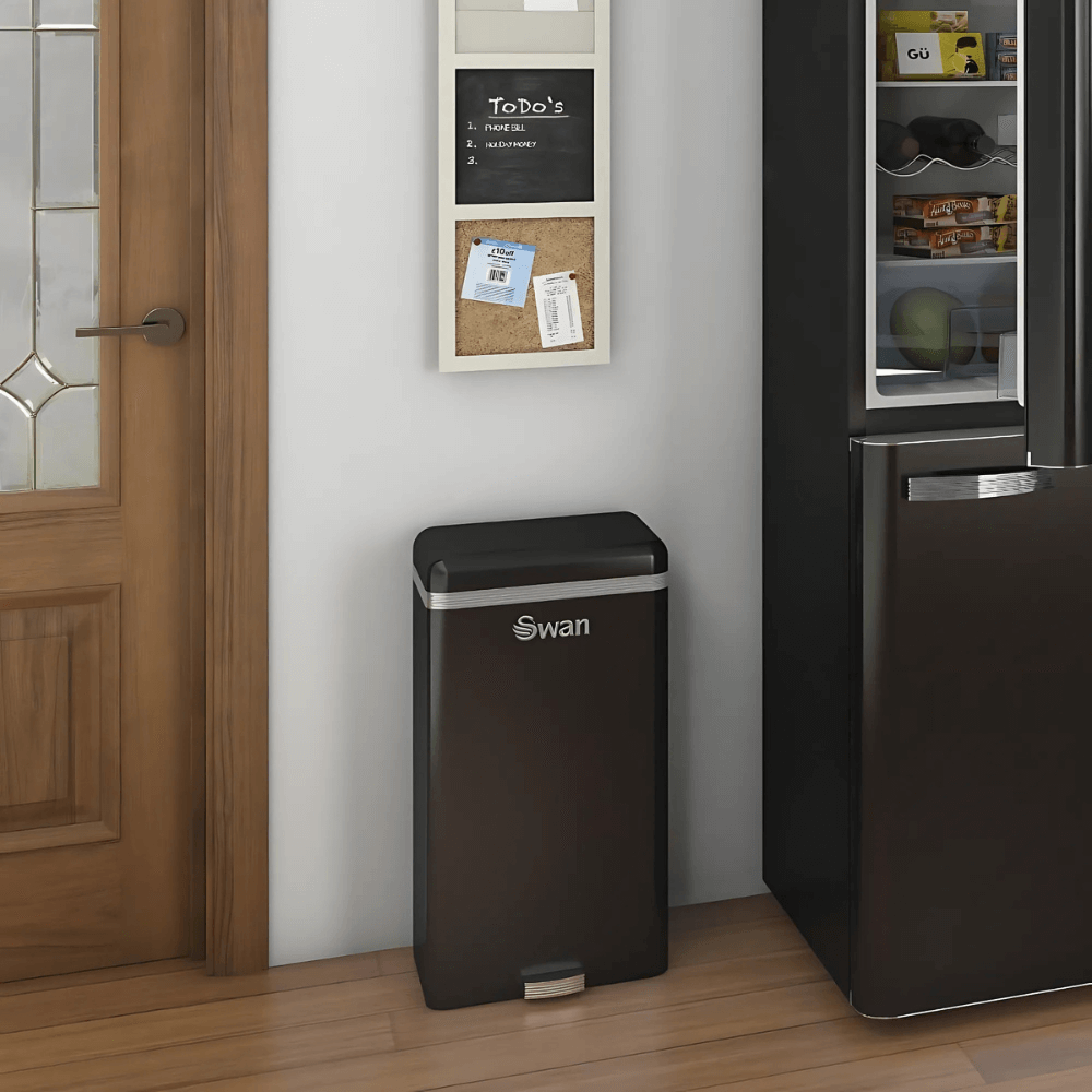 Thùng rác cảm ứng 45L SWAN màu đen