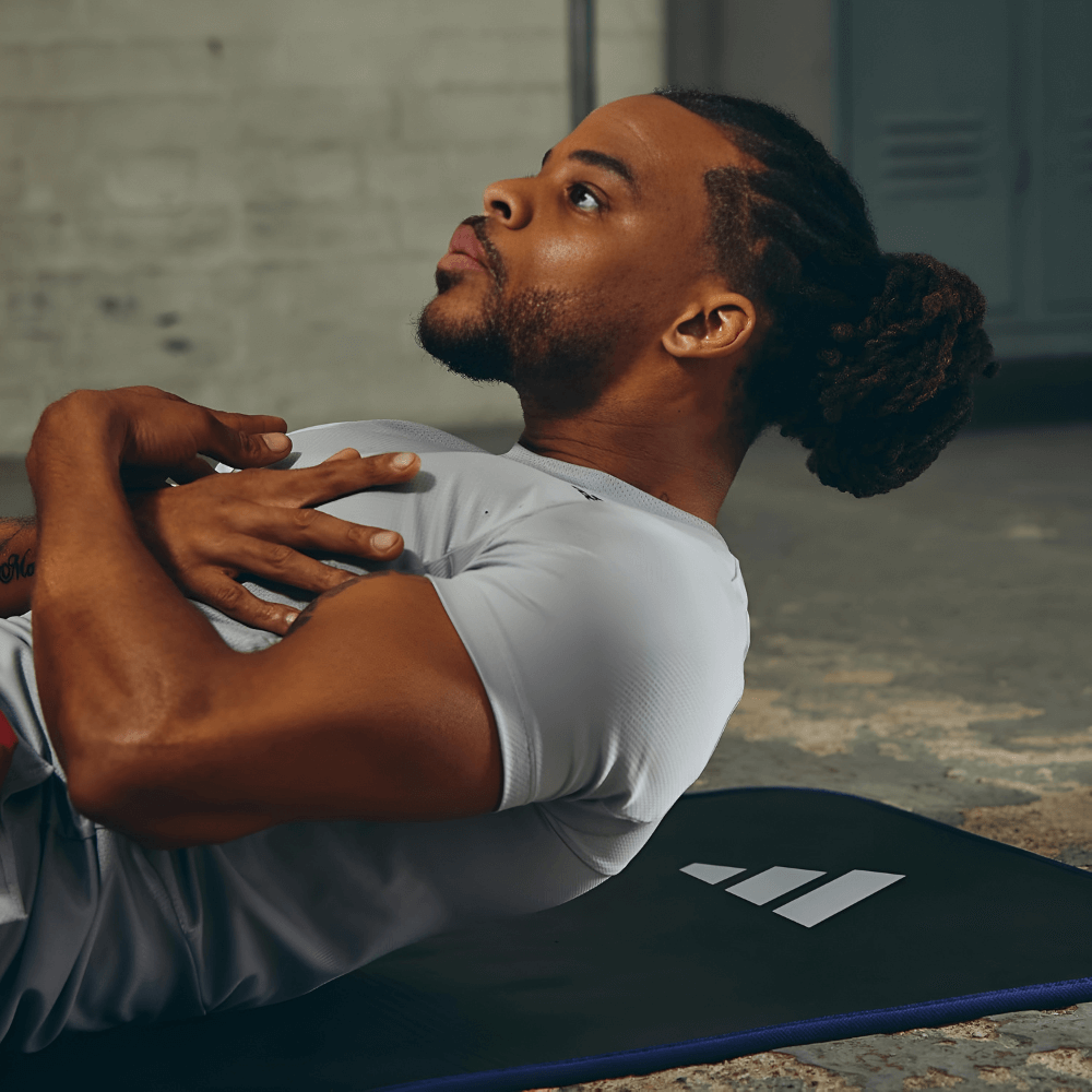 Thảm tập Yoga Adidas màu đen viền xanh dương