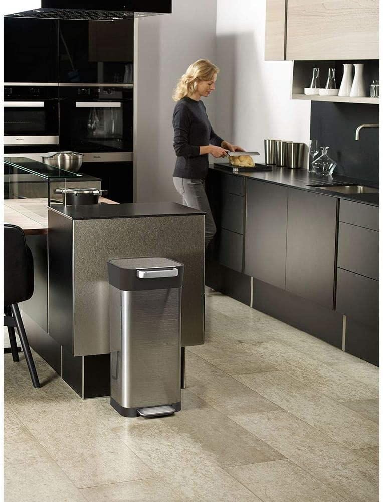 Thùng rác Joseph Joseph 30037 titan màu inox