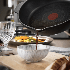 Chảo đúc cao cấp Tefal Robusto có miệng rót 20cm E2490244