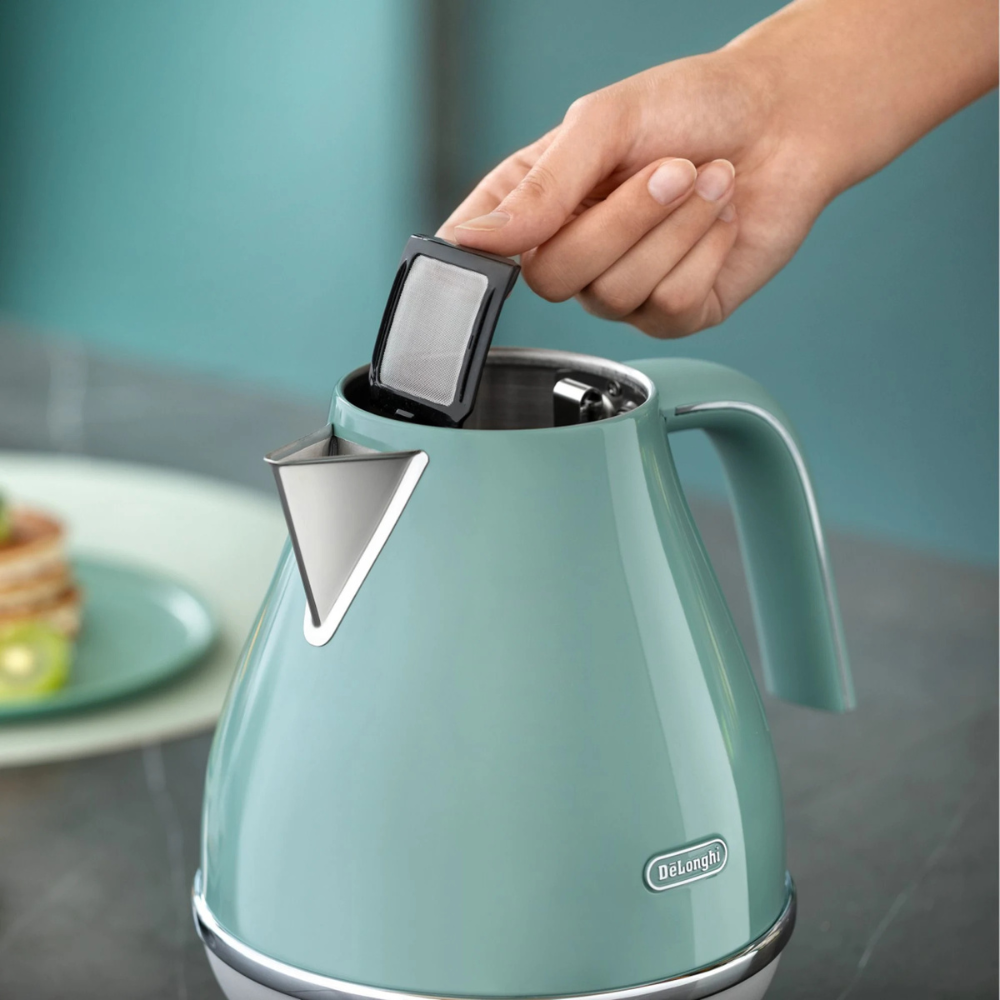 Ấm siêu tốc De'Longhi Icona Capitals 1,7L màu xanh ngọc