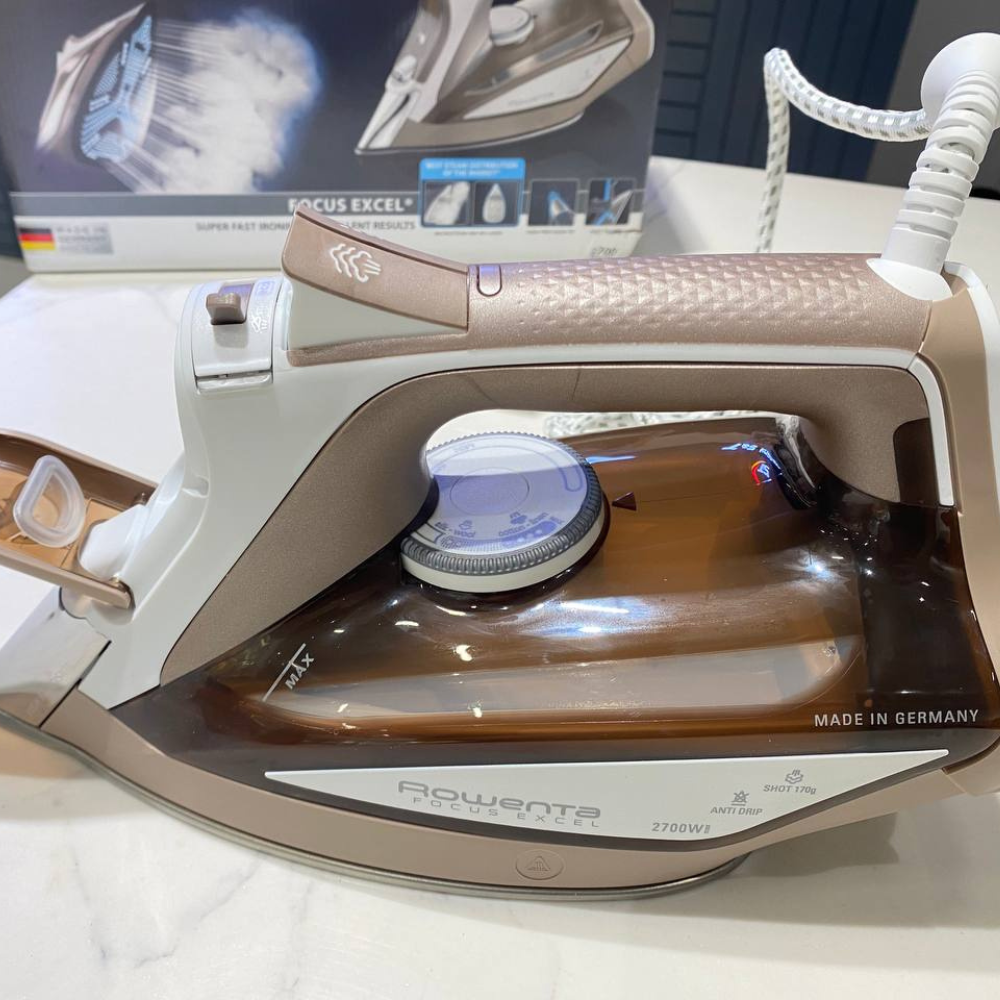Bàn là hơi nước Rowenta Focus Excel DW5225 made in Germany