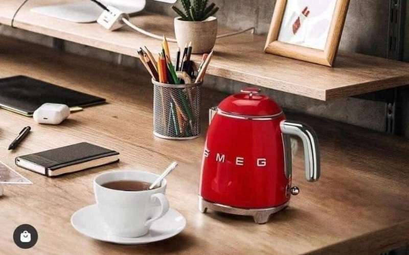 Ấm siêu tốc mini SMEG KLF05RDEU 0,8L màu đỏ