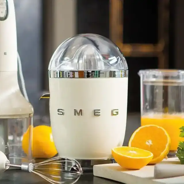 Máy vắt cam SMEG CJF11CREU màu kem