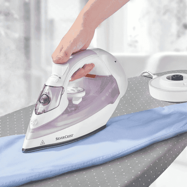 Bàn là hơi nước không dây SILVERCREST SDBK 2400 E1 màu tím