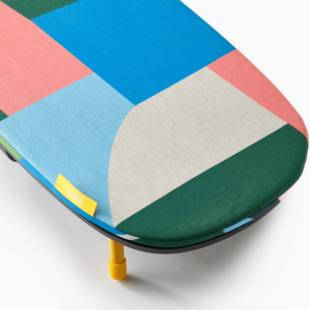 Bàn để ủi đồ gấp gọn có móc treo cửa Joseph Joseph 50045 màu xanh Blue